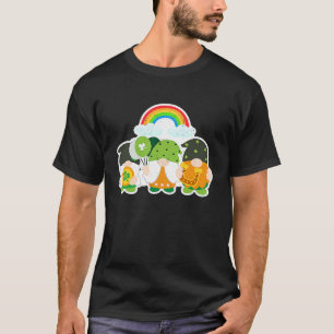Camiseta Gnomos Sortudos Segurando Trevo de Quatro Folhas F
