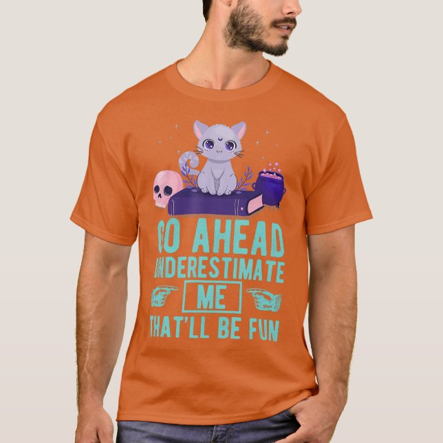 Camiseta Go Ahead Underestimate Me Thatll Be Fun Witch (Frente)