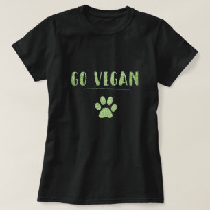 Camiseta Go Vegan Animal Paw Faux Green Glitter Typografia