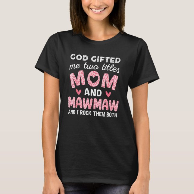 Camiseta God ed Me Two Titles Mom And Mawmaw Pink Leopard (Frente)