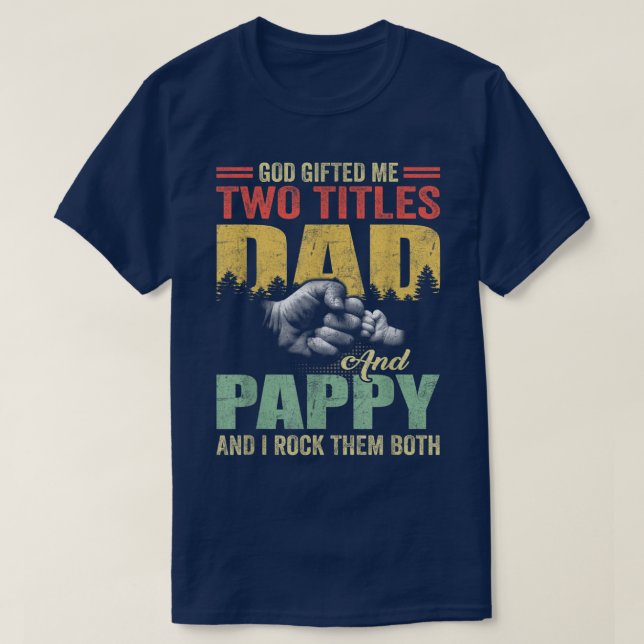 Camiseta God Gifted Me Two Titles Dad And Pappy Father's Da (Frente do Design)