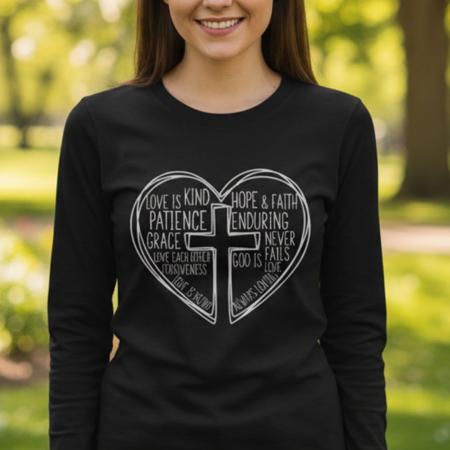 Camiseta God Is Love Christian Heart Cross (God Is Love Christian Heart Cross T-Shirt Faith Bible Verse Gift)
