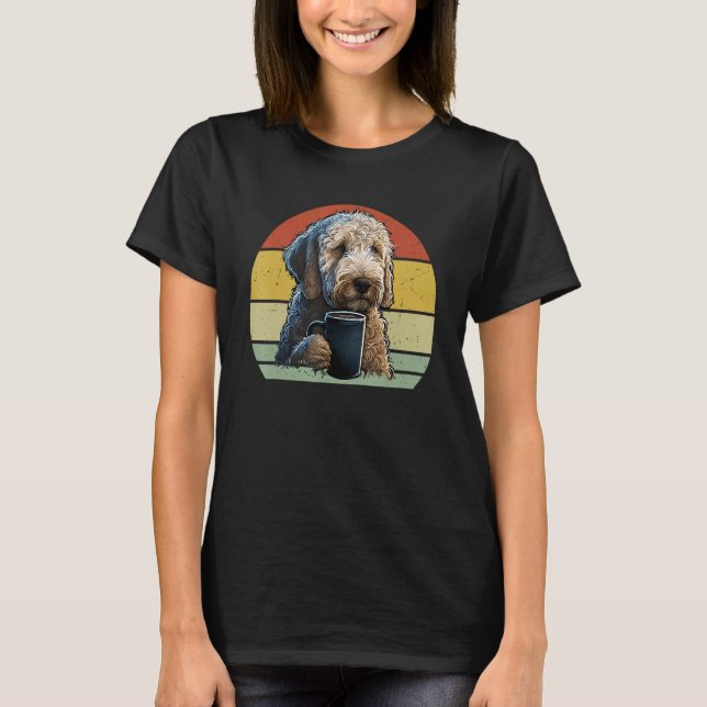 Camiseta Goldendoodle Bebendo Café  Cachorro e Café (Frente)