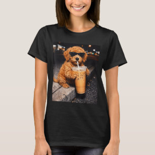 Camiseta Goldendoodle bebendo café gelado meme engraçado de