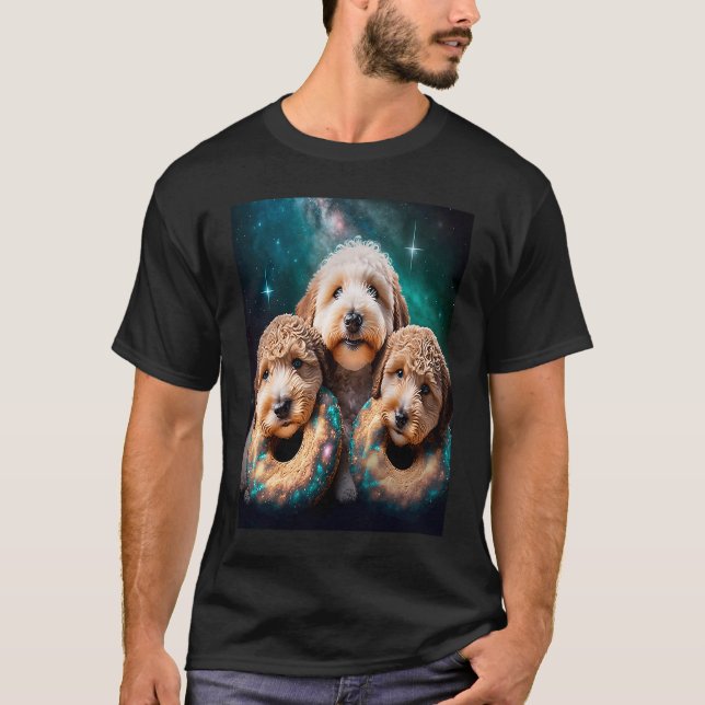 Camiseta Goldendoodle No Espaço Com Rosquinhas Cute Doodle  (Frente)