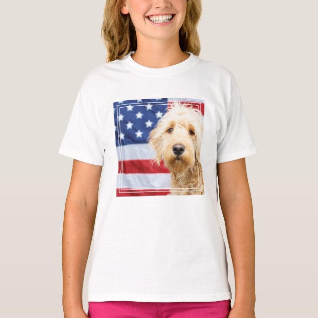 Camiseta Goldendoodododle com bandeira americana (Frente)
