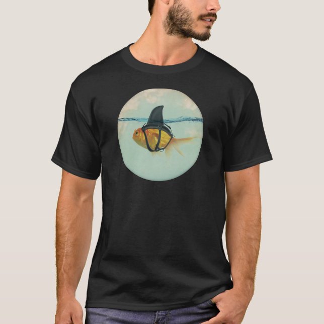 Camiseta Goldfish with a Shark Fin (Frente)