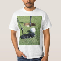 Golf Ball Colocando No Verde