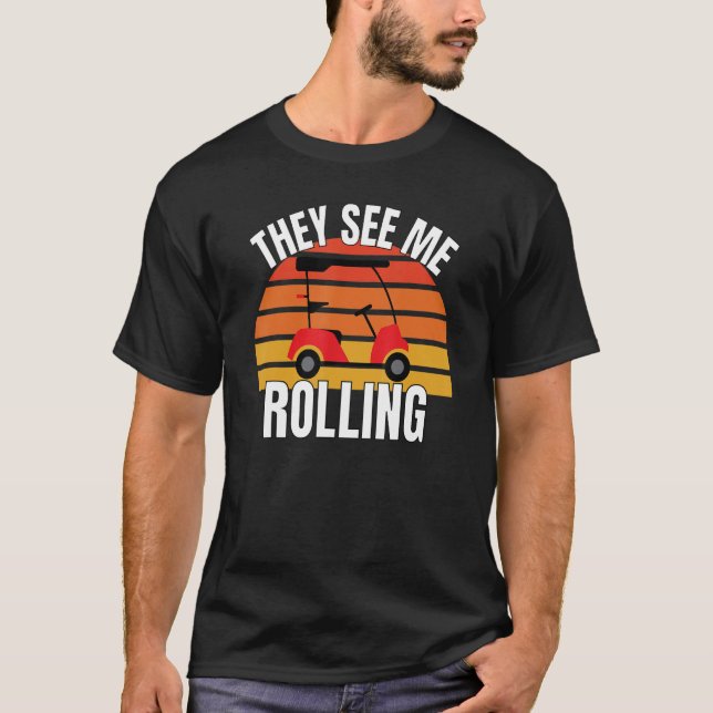 Camiseta Golfe Engraçado Eles Me Veem Rolando Carro De Golf (Frente)