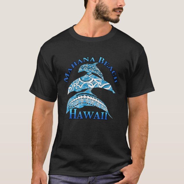 Camiseta Golfinhos Tribais de Vacinação de Mahana Beach Haw (Frente)