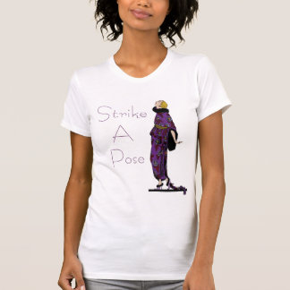Camiseta Golpeie uma pose