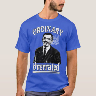 Camiseta Gomez Addams O ordinário é supervalorizado amigos