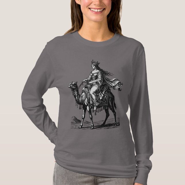 Camiseta Gomory A Duquesa do Deserto que Monta Camelos (Frente)
