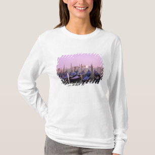 Camiseta Gôndolas prontas para turistas em Veneza Itália