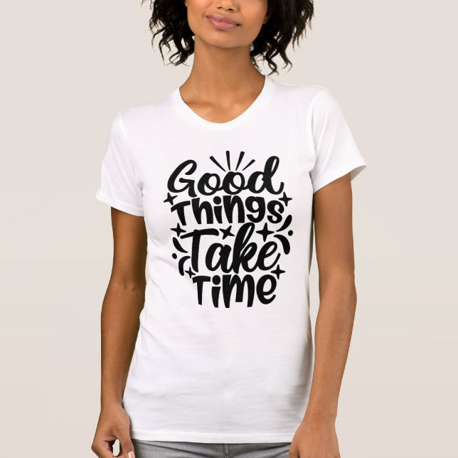 Camiseta Good Things Take Time Typography Motivational (Frente)