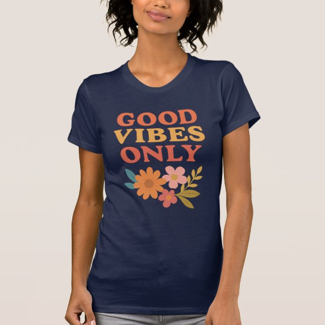 Camiseta “Good Vibes Only – Retro Floral Glow Design” (Frente)