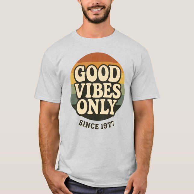 Camiseta Good Vibes Only Since 1977 Retro T-Shirt (Frente)