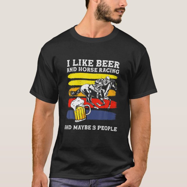 Camiseta Gosto De Cerveja, Corrida De Cavalo, Três Pessoas  (Frente)