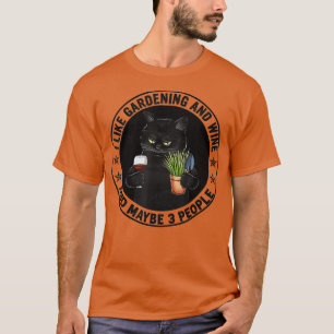 Camiseta Gosto De Jardinagem E Vinho E Talvez De Três Pesso
