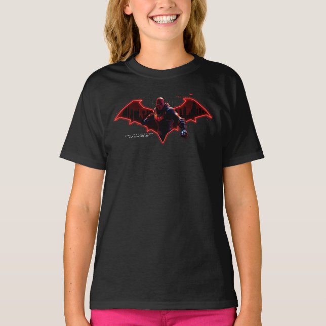 Camiseta Gotham Knights Red Hood no Logotipo (Frente)