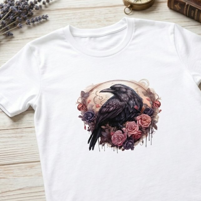 Camiseta Gótico Corvo Dark Academia Gráfico (Gothic raven and rose art tee for dark academia fans as a unique gift.)