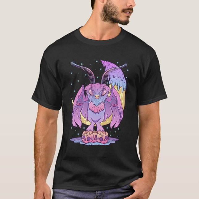 Camiseta Gótico de Pastel Kawaii Cryptid Moth Pastel (Frente)