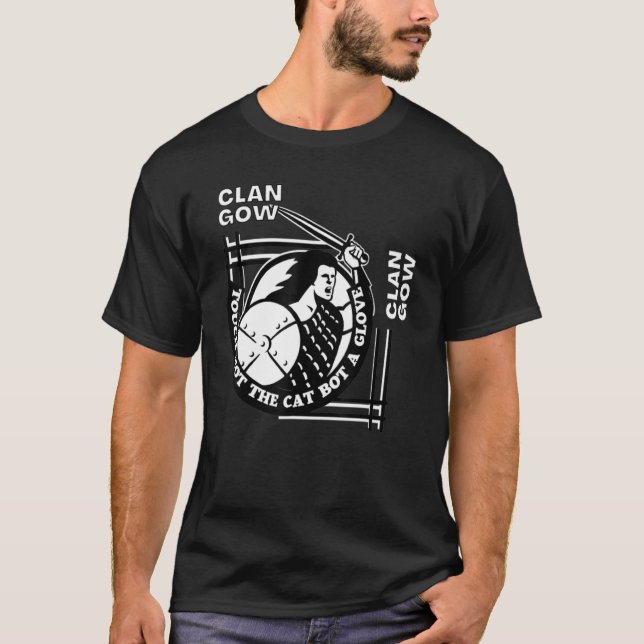 Camiseta Gow Clan Gaelic Motto Swordsman (Frente)