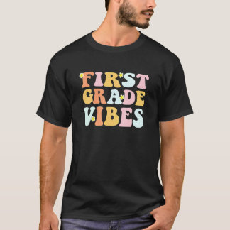 Camiseta Grade 1 Teachers Students First Grade Vibes