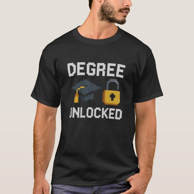 Camiseta Graduação Desbloqueada (com tema de arte em pixel) (Frente)