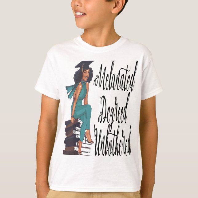 Camiseta Graduação Mágica De Menina Negra Melanizada (Frente)