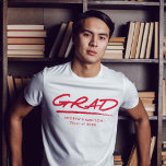 Camiseta Graduação Personalizada do Formando Vermelho Moder<br><div class="desc">Camiseta de graduação da classe 2024 com "Formando" em letra vermelha manuscrita com sublinhado tracejado. Personalize a camiseta moderna de graduação adicionando o nome do formando e o ano de graduação.</div>