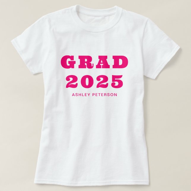 Camiseta Graduação Rosa Moderna com Tipografia Retroativa a (Frente do Design)