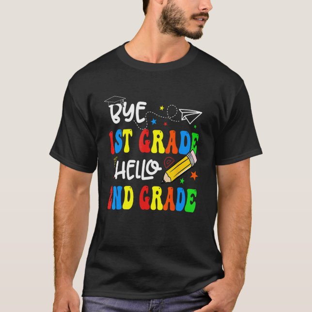 Camiseta Graduation Bye 1st Grade Hello 2nd Grade Back To S (Frente)