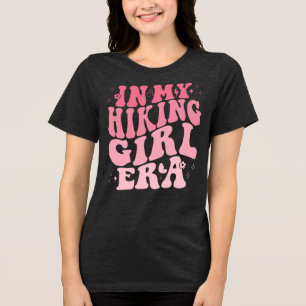 Camiseta Gráfica Boho Pink Hiking Vibes Era