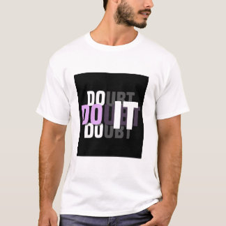 Camiseta gráfica branca de meia manga “DOUBT”.