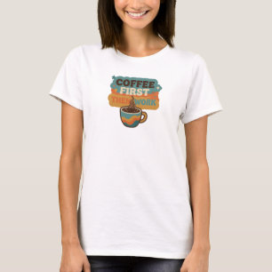 Camiseta Gráfica CAFÉ PRIMEIRO ENTÃO TRABALHO Desi