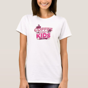 Camiseta Gráfica COFEE FIRST KIDS SECOND Atraente
