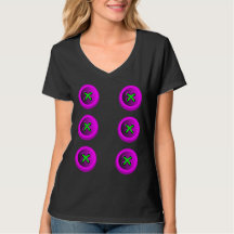 Camiseta Gráfica de Botão Gigante Fofa
