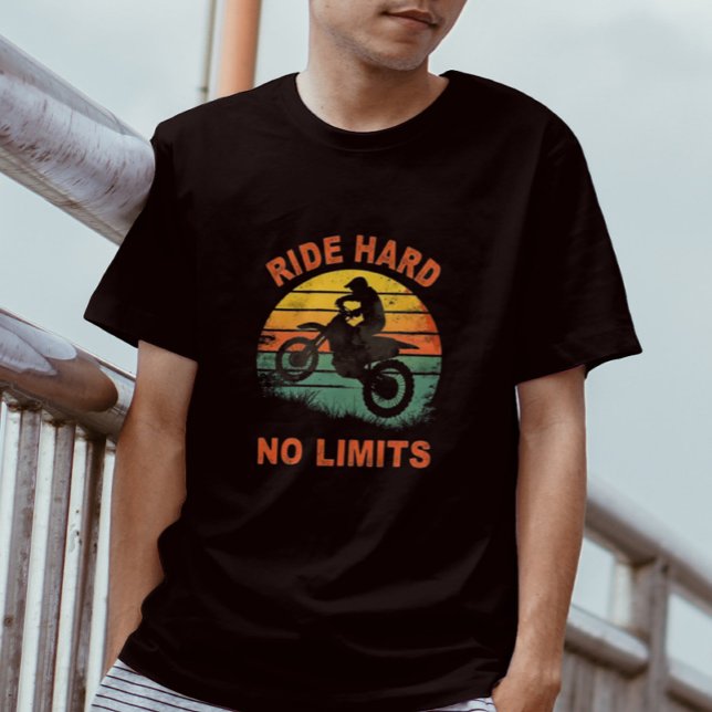 Camiseta Gráfica Hard No Limits Retro Sunset para  (Criador carregado)