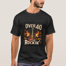 Camiseta Gráfica “Homens Acima de 40 Ainda Rockean