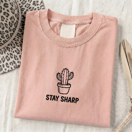 Camiseta Gráfica 'Stay Sharp' para Presente