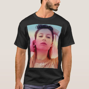 Camiseta Gráfico de Cores de Charlotte de Witte