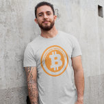 Camiseta Gráfico de Mensagem Personalizada do Símbolo de Bi<br><div class="desc">Este gráfico apresenta um símbolo de Bitmoney laranja e está pronto para ser personalizado com o seu próprio texto. Adicione um slogan engraçado,  um nome comercial ou uma mensagem personalizada. Seu texto aparece em letras laranja logo acima da Bitmoney B.</div>