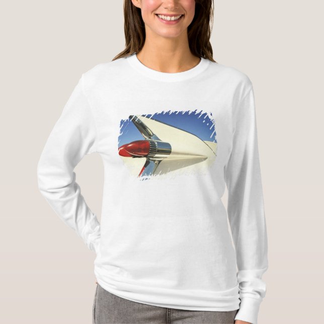 Camiseta Gráfico: Fim-acima da aleta e do taillight sobre (Frente)