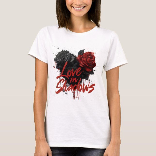Camiseta Gráfico Romance Escuro com Rosas vermelhas e Preto (Frente)