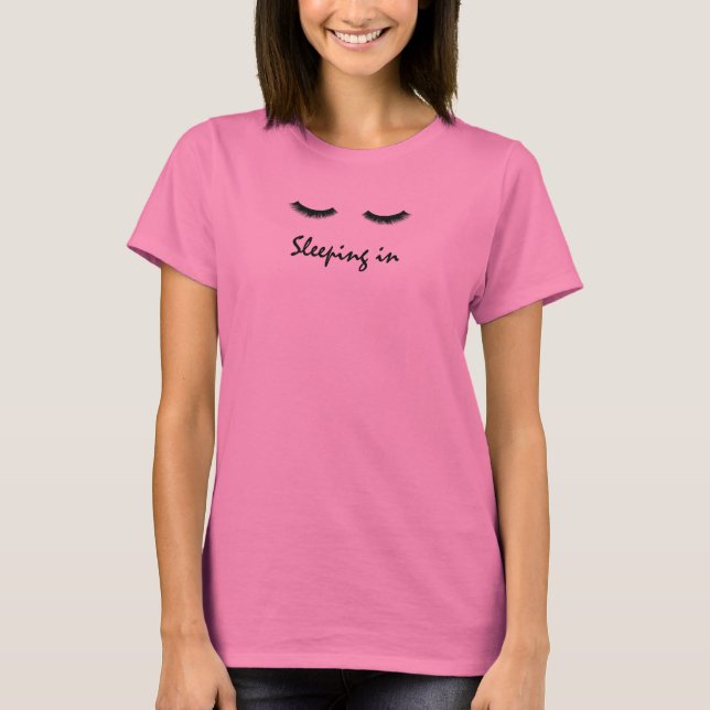 Camiseta Gráfico "Sleeping In" (Frente)