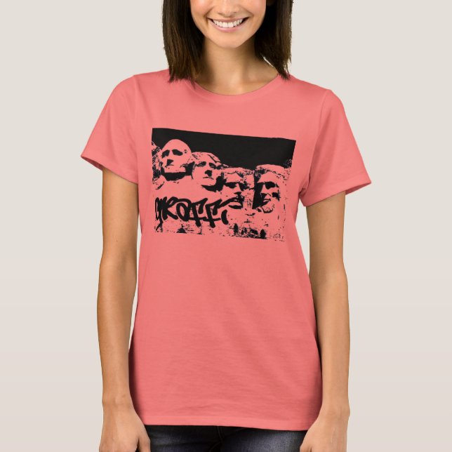 Camiseta grafite de montagem rushmore (Frente)