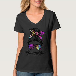 Camiseta Grammy Life with Rainbow Leopard Messy Bun Mãe'