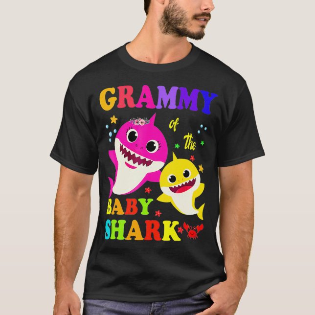 Camiseta Grammy Of The Baby Shark Birthday (Frente)