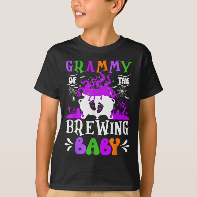 Camiseta Grammy Of The Brewing Baby Grandma To Be Halloween (Frente)